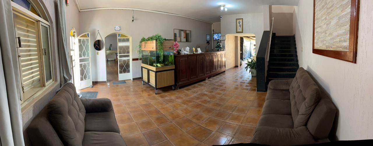 Lobby do Graúna Palace — recepção, ambiente para hóspedes corporativos