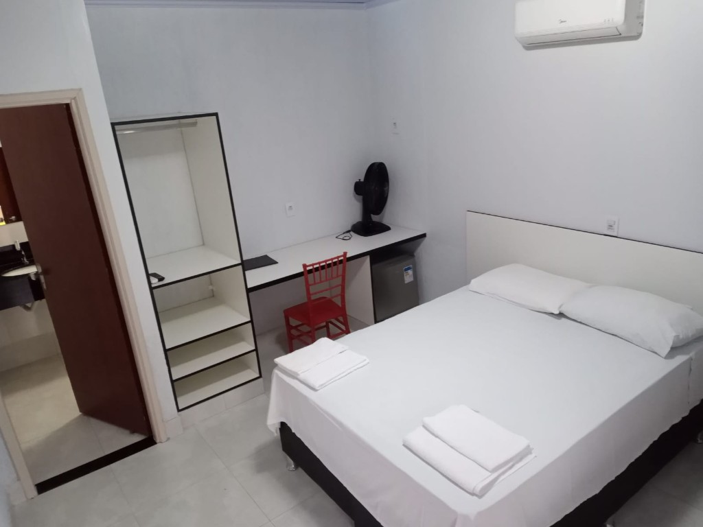 Standard Casal — cama de casal e escrivaninha